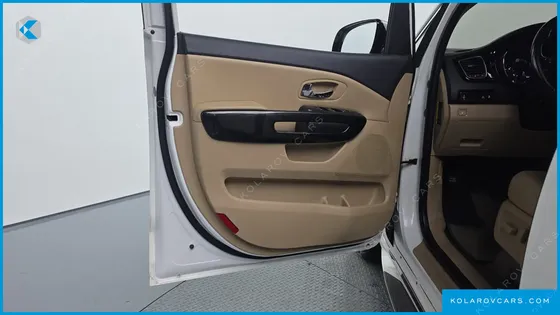 KIA CARNIVAL 9-SEATER PRESTIGE