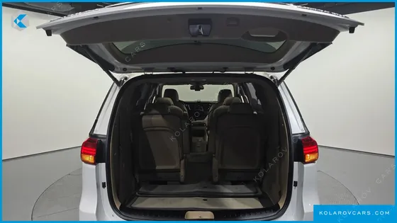 KIA CARNIVAL 9-SEATER PRESTIGE