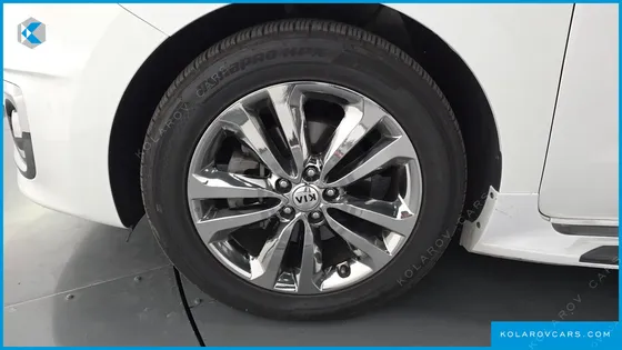 KIA CARNIVAL 9-SEATER NOBLESSE