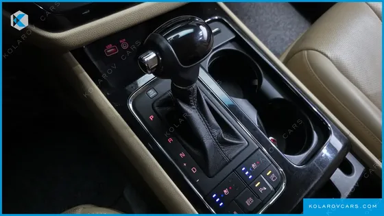 KIA CARNIVAL 9-SEATER NOBLESSE