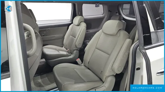 KIA CARNIVAL 9-SEATER LUXURY