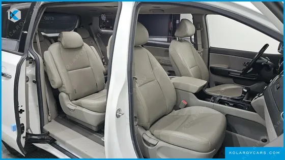 KIA CARNIVAL 9-SEATER LUXURY
