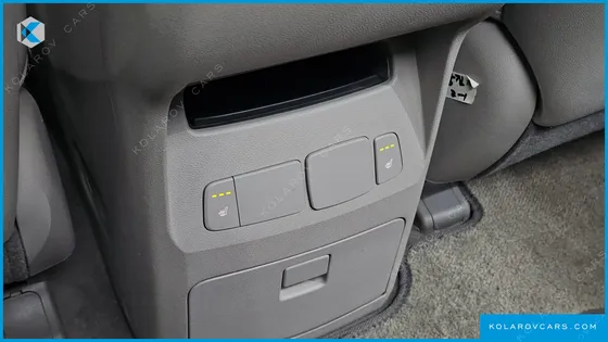 KIA CARNIVAL 9-SEATER LUXURY