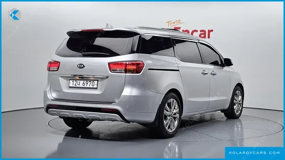 KIA CARNIVAL 9-SEATER NOBLESSE