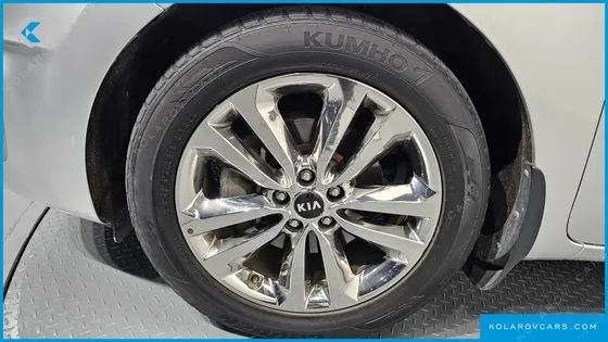 KIA CARNIVAL 9-SEATER NOBLESSE
