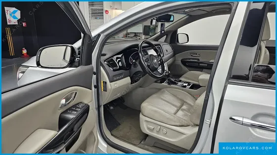 KIA CARNIVAL 9-SEATER NOBLESSE