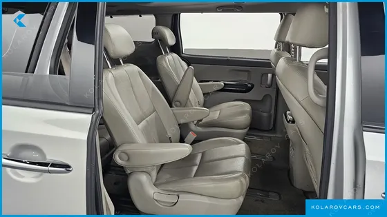 KIA CARNIVAL 9-SEATER NOBLESSE
