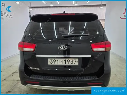 KIA CARNIVAL 9-SEATER PRESTIGE