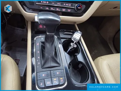 KIA CARNIVAL 9-SEATER PRESTIGE