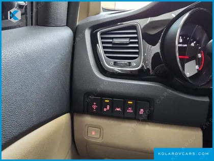 KIA CARNIVAL 9-SEATER PRESTIGE