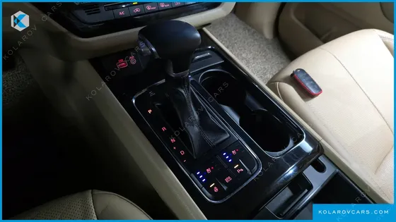 KIA CARNIVAL 9-SEATER NOBLESSE