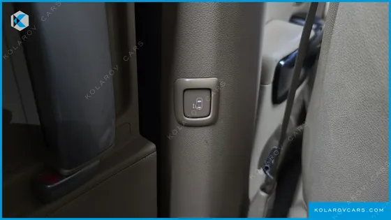 KIA CARNIVAL 9-SEATER NOBLESSE