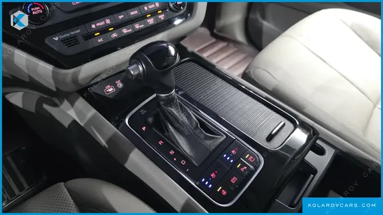 KIA CARNIVAL 9-SEATER NOBLESSE