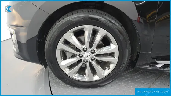 KIA CARNIVAL 7-SEATER LIMOUSINE