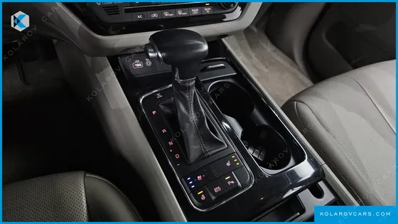 KIA CARNIVAL 7-SEATER LIMOUSINE