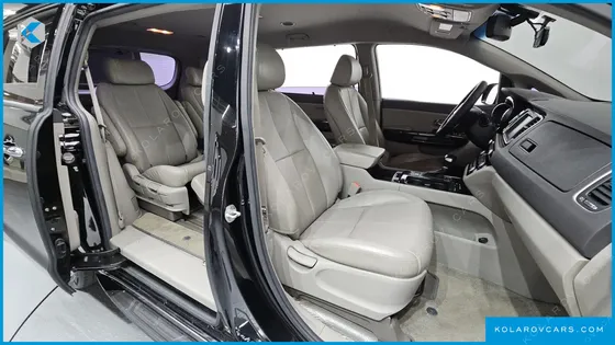 KIA CARNIVAL 7-SEATER LIMOUSINE