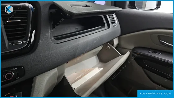 KIA CARNIVAL 7-SEATER LIMOUSINE