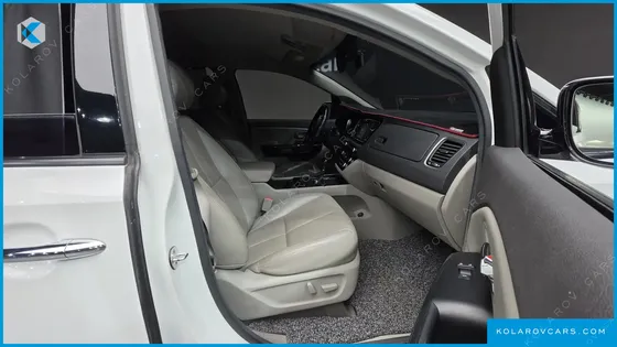 KIA CARNIVAL 9-SEATER NOBLESSE