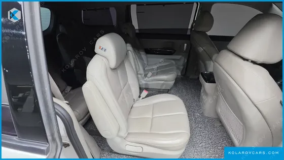 KIA CARNIVAL 9-SEATER NOBLESSE