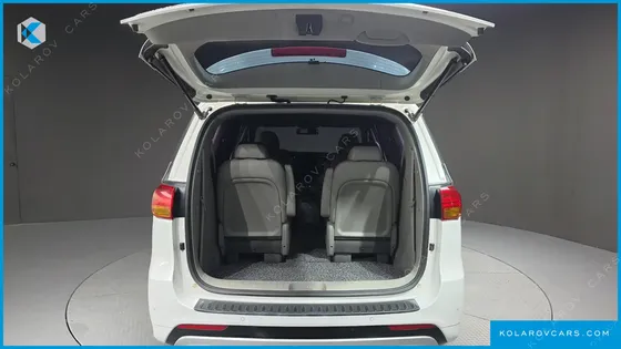 KIA CARNIVAL 9-SEATER NOBLESSE
