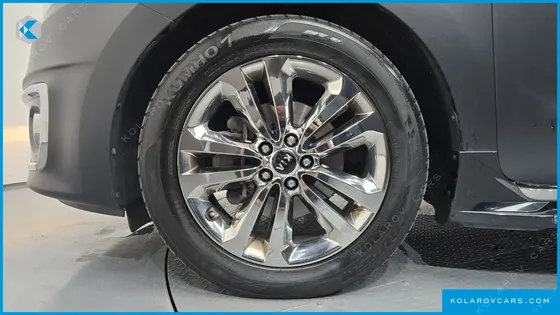 KIA CARNIVAL 9-SEATER NOBLESSE