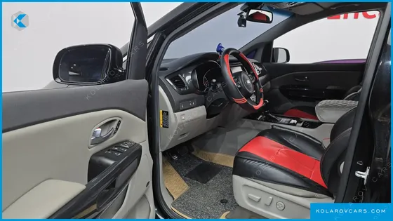 KIA CARNIVAL 9-SEATER NOBLESSE
