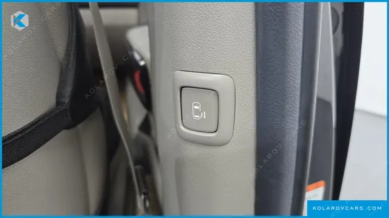 KIA CARNIVAL 9-SEATER NOBLESSE