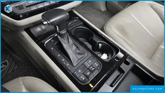 KIA CARNIVAL GASOLINE 9-SEATER NOBLESSE