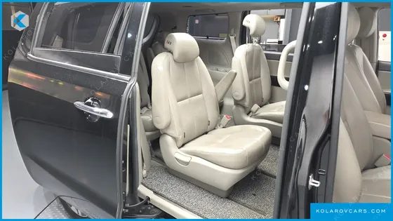 KIA CARNIVAL GASOLINE 9-SEATER NOBLESSE