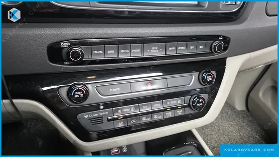 KIA CARNIVAL GASOLINE 9-SEATER NOBLESSE