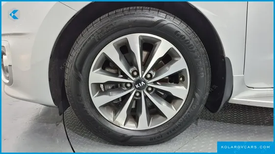 KIA CARNIVAL 9-SEATER LUXURY