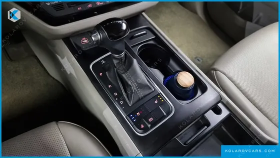 KIA CARNIVAL 9-SEATER LUXURY