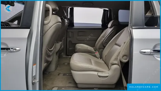 KIA CARNIVAL 9-SEATER LUXURY