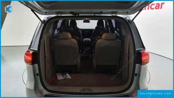 KIA CARNIVAL 9-SEATER LUXURY
