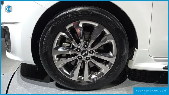 KIA CARNIVAL 9-SEATER NOBLESSE