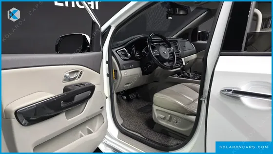 KIA CARNIVAL 9-SEATER NOBLESSE