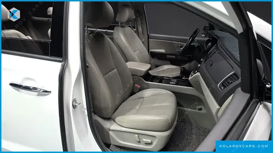 KIA CARNIVAL 9-SEATER NOBLESSE