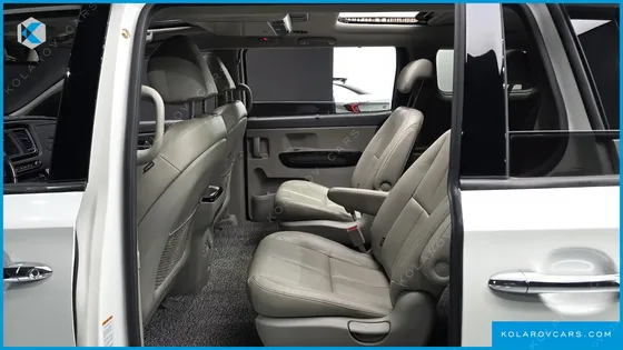 KIA CARNIVAL 9-SEATER NOBLESSE
