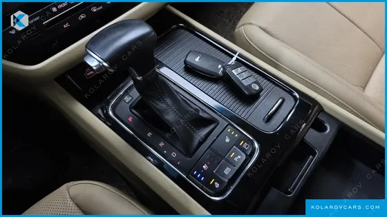 KIA CARNIVAL 7-SEATER LIMOUSINE