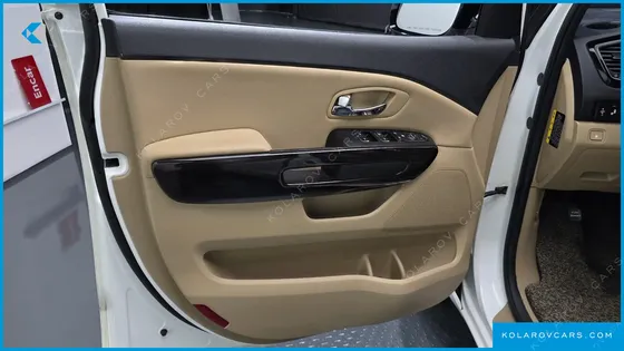 KIA CARNIVAL 7-SEATER LIMOUSINE