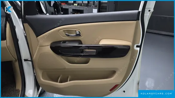 KIA CARNIVAL 7-SEATER LIMOUSINE