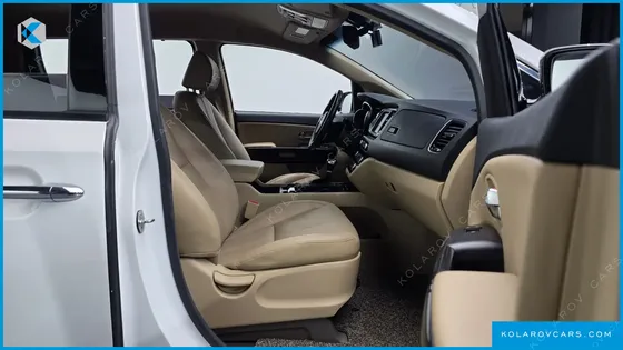 KIA CARNIVAL 7-SEATER LIMOUSINE