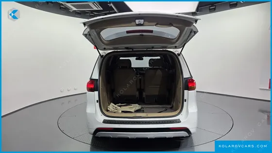 KIA CARNIVAL 7-SEATER LIMOUSINE