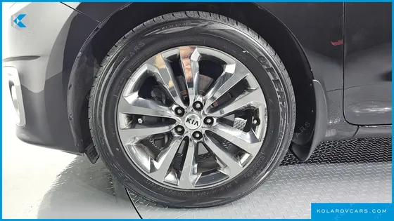 KIA CARNIVAL 9-SEATER NOBLESSE