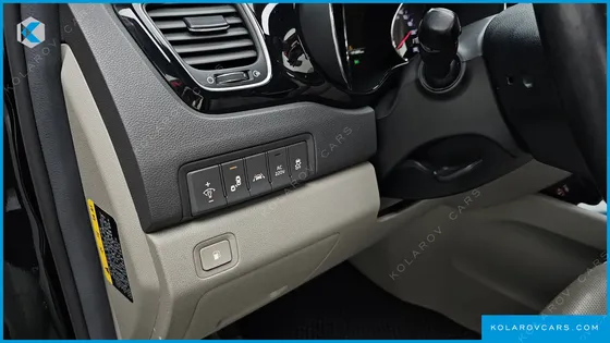 KIA CARNIVAL 9-SEATER NOBLESSE