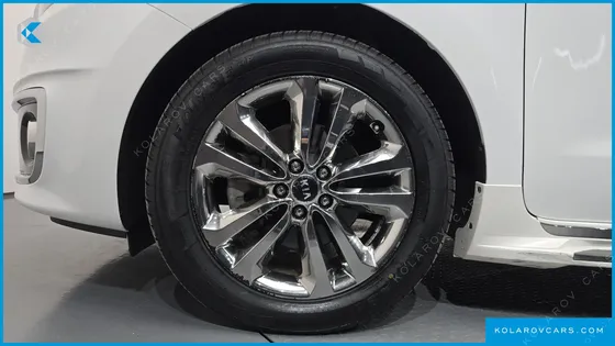 KIA CARNIVAL 9-SEATER NOBLESSE