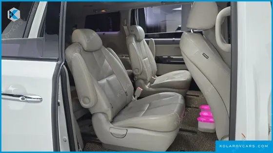 KIA CARNIVAL 9-SEATER NOBLESSE