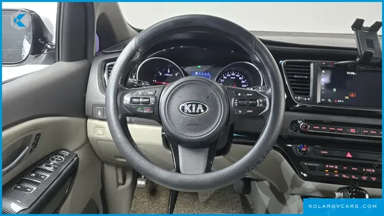 KIA CARNIVAL 9-SEATER NOBLESSE