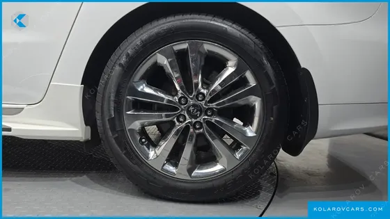 KIA CARNIVAL 9-SEATER NOBLESSE