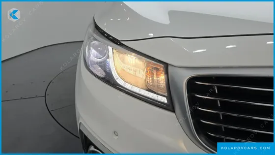 KIA CARNIVAL 9-SEATER NOBLESSE